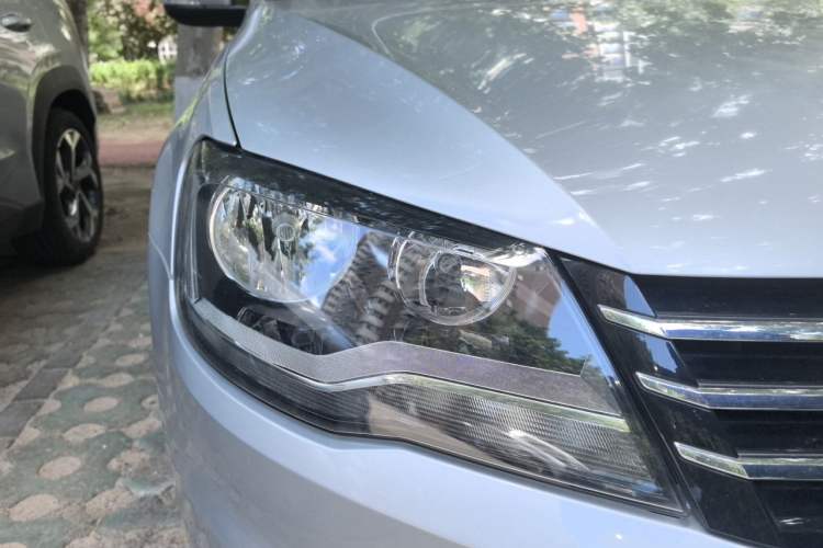Used Volkswagen Bora 2015 Value Edition 1.6L Manual Fashionable Style Right Front Headlight
