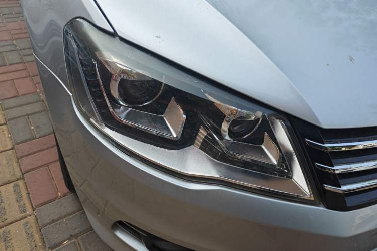 Used Volkswagen Bora 2015 Zhuihui Edition 1.6L Manual Comfort Model Right Front Headlight