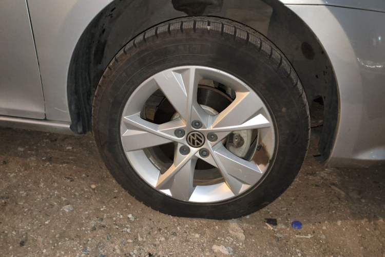 Used Volkswagen Bora 2015 Value Edition 1.4TSI Automatic Sportline Right Front Wheel Hub
