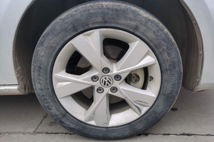 Used Volkswagen Bora 2015 Zhuihui Edition 1.6L Manual Comfort Model Right Front Wheel Hub
