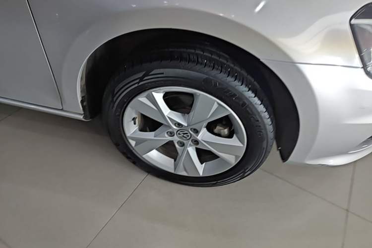 Used Volkswagen Bora 2015 Zhuihui Edition 1.6L Manual Comfort Model Right Front Wheel Hub