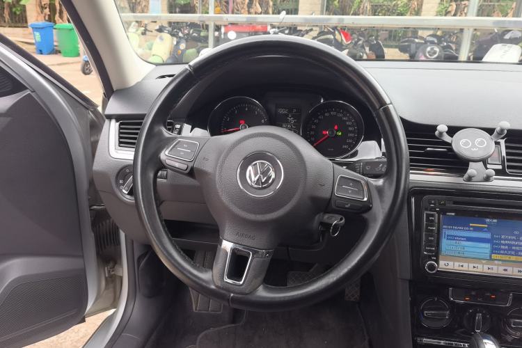 Used Volkswagen Bora 2015 Value Edition 1.6L Automatic Comfort Version Steering Wheel