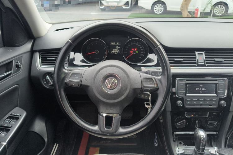 Used Volkswagen Bora 2015 Value Edition 1.6L Automatic Comfort Version Steering Wheel