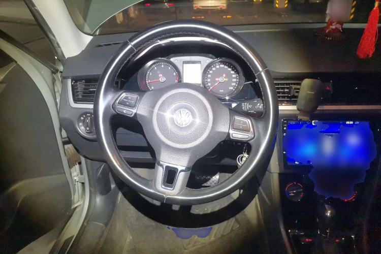 Used Volkswagen Bora 2015 Value Edition 1.6L Automatic Comfort Version Steering Wheel