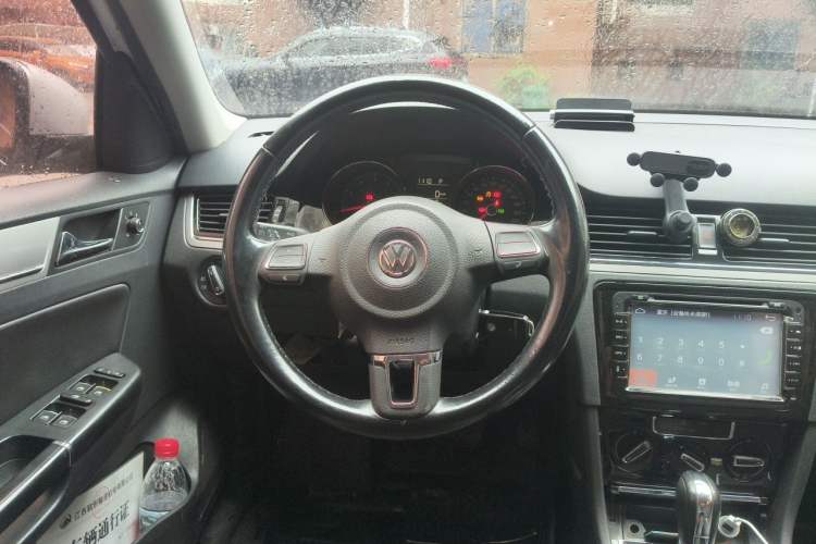 Used Volkswagen Bora 2015 Value Edition 1.6L Automatic Comfort Version Steering Wheel
