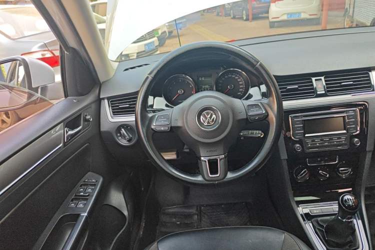 Used Volkswagen Bora 2015 Zhuihui Edition 1.6L Manual Comfort Model Steering Wheel