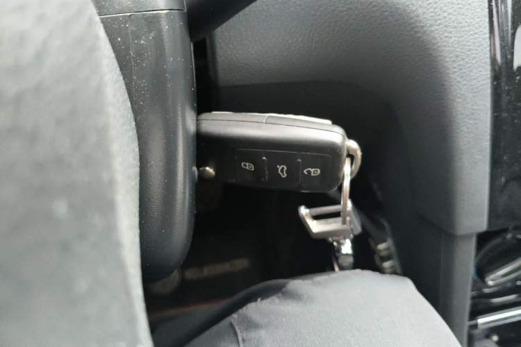 Used Volkswagen Bora 2015 Value Edition 1.6L Automatic Comfort Version Vehicle Key