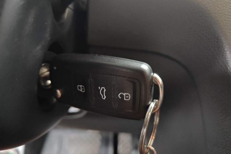 Used Volkswagen Bora 2015 Value Edition 1.6L Automatic Comfort Version Vehicle Key