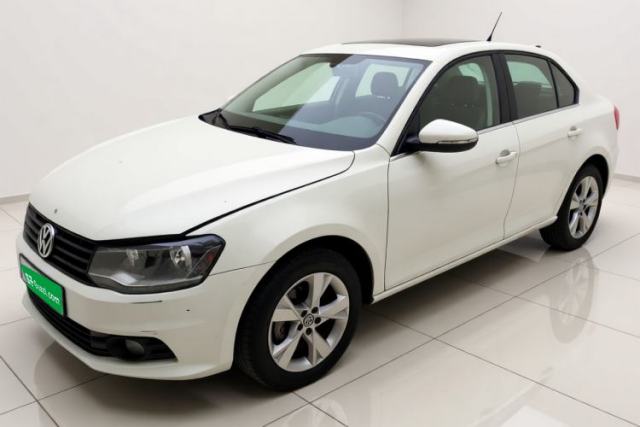 Volkswagen Bora 2015 Value Edition 1.6L Automatic Comfort Version usado