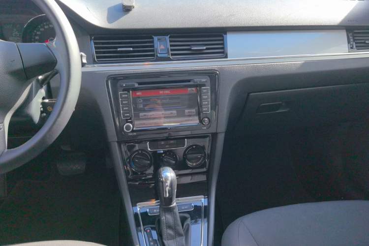 Used Volkswagen Bora 2015 Qihui Edition 1.6L Automatic Fashion Model Audio And AC Panel