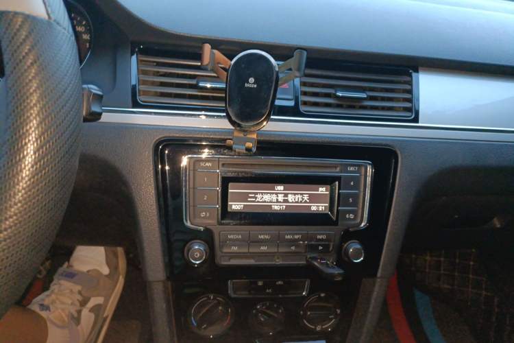 Used Volkswagen Bora 2015 Value Edition 1.6L Manual Fashionable Style Audio And AC Panel
