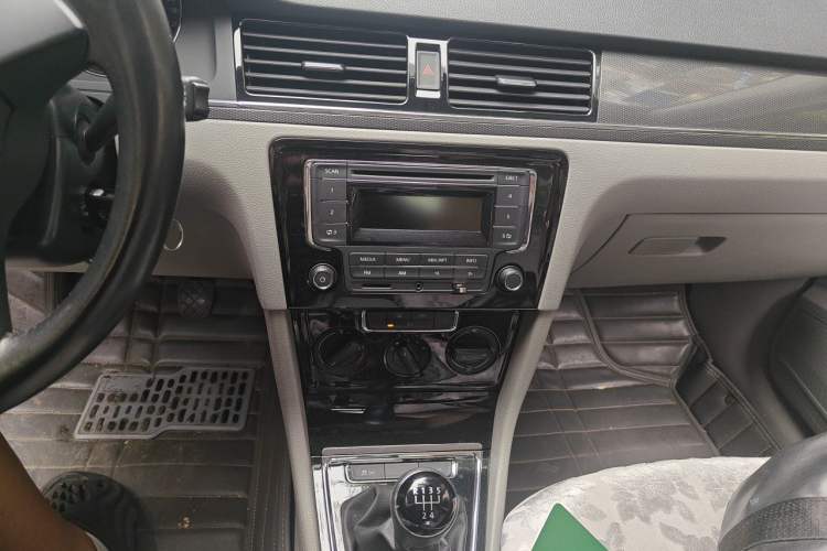 Used Volkswagen Bora 2015 Value Edition 1.6L Manual Fashionable Style Audio And AC Panel