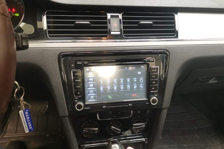 Used Volkswagen Bora 2015 Value Edition 1.6L Automatic Comfort Version Audio And AC Panel