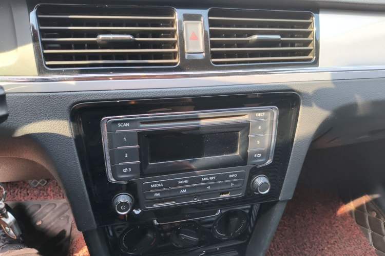 Used Volkswagen Bora 2015 Value Edition 1.6L Manual Fashionable Style Audio And AC Panel