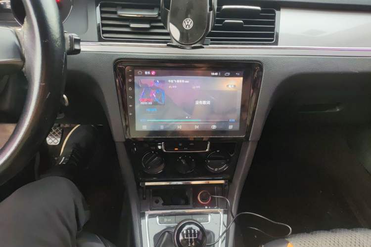 Used Volkswagen Bora 2015 Value Edition 1.6L Manual Fashionable Style Audio And AC Panel