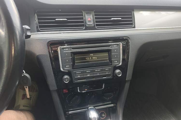 Used Volkswagen Bora 2015 Qihui Edition 1.6L Automatic Fashion Model Audio And AC Panel