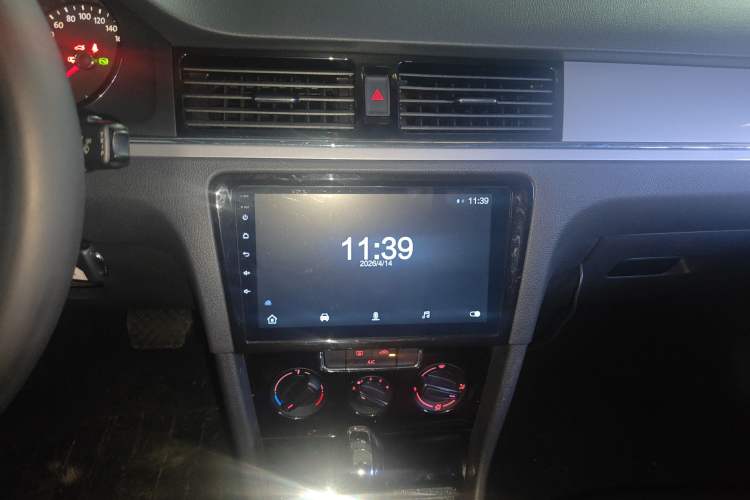 Used Volkswagen Bora 2015 Qihui Edition 1.6L Automatic Fashion Model Audio And AC Panel
