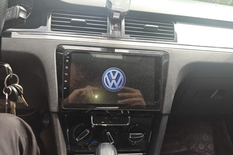 Used Volkswagen Bora 2015 Value Edition 1.6L Automatic Comfort Version Audio And AC Panel