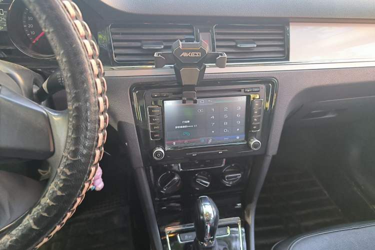 Used Volkswagen Bora 2015 Qihui Edition 1.6L Automatic Fashion Model Audio And AC Panel