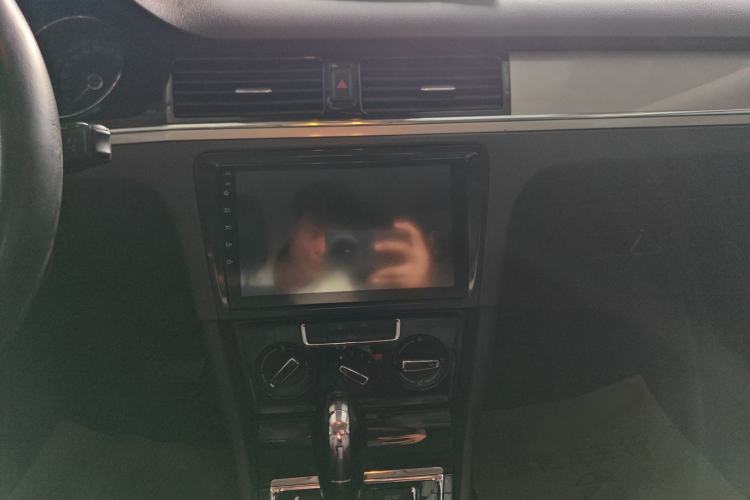 Used Volkswagen Bora 2015 Value Edition 1.6L Automatic Comfort Version Audio And AC Panel