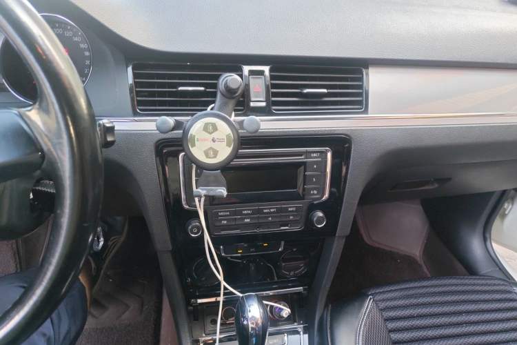 Used Volkswagen Bora 2015 Qihui Edition 1.6L Automatic Fashion Model Audio And AC Panel