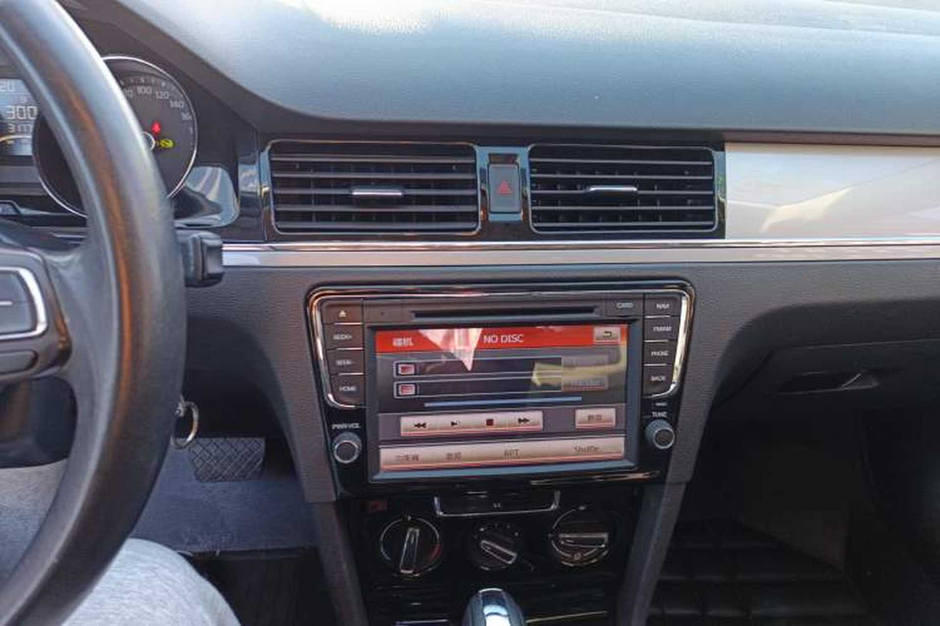 Used Volkswagen Bora 2015 Value Edition 1.6L Automatic Comfort Version Audio And AC Panel