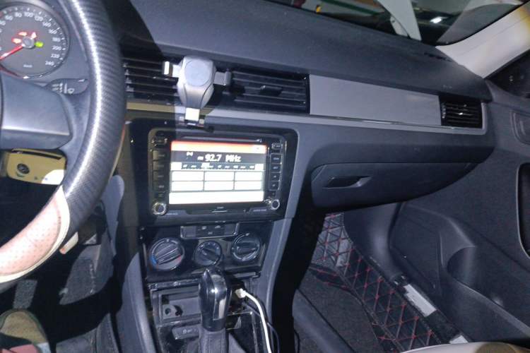 Used Volkswagen Bora 2015 Qihui Edition 1.6L Automatic Fashion Model Audio And AC Panel