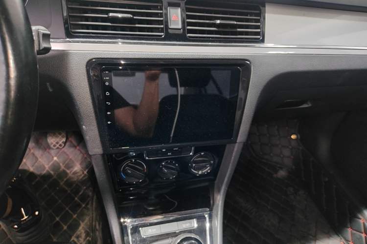 Used Volkswagen Bora 2015 Value Edition 1.6L Manual Fashionable Style Audio And AC Panel