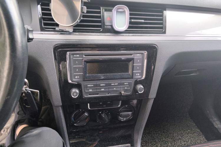 Used Volkswagen Bora 2015 Value Edition 1.6L Manual Fashionable Style Audio And AC Panel