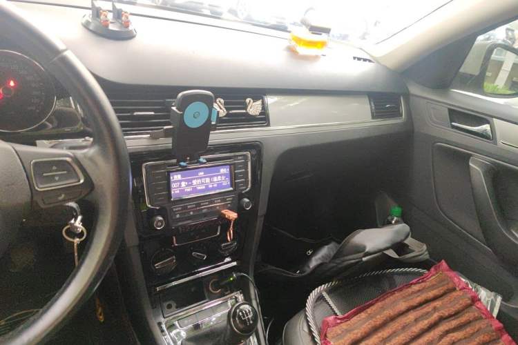 Used Volkswagen Bora 2015 Zhuihui Edition 1.6L Manual Comfort Model Audio And AC Panel