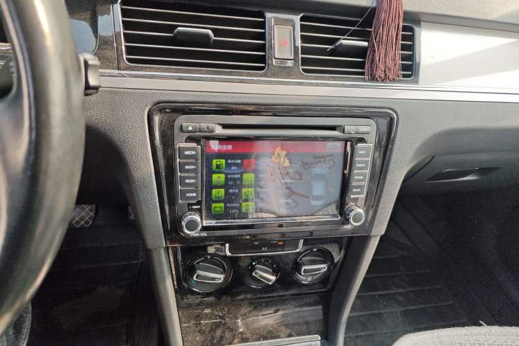 Used Volkswagen Bora 2015 Zhuihui Edition 1.6L Manual Comfort Model Audio And AC Panel
