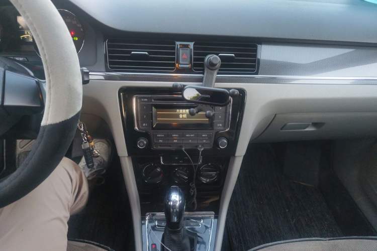 Used Volkswagen Bora 2015 Qihui Edition 1.6L Automatic Fashion Model Audio And AC Panel