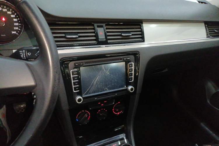 Used Volkswagen Bora 2015 Value Edition 1.6L Manual Fashionable Style Audio And AC Panel