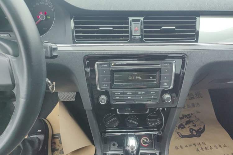 Used Volkswagen Bora 2015 Qihui Edition 1.6L Automatic Fashion Model Audio And AC Panel