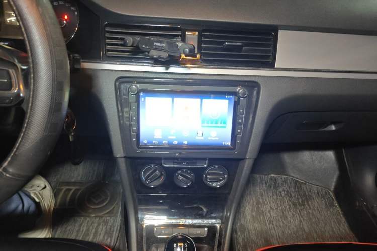 Used Volkswagen Bora 2015 Zhuihui Edition 1.6L Manual Comfort Model Audio And AC Panel