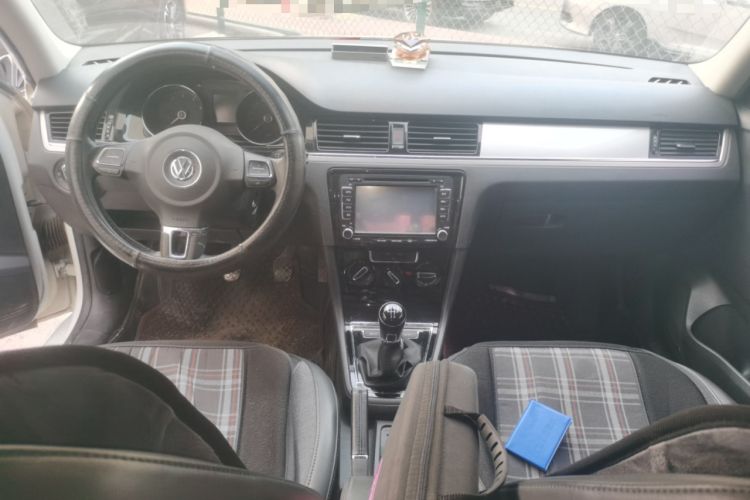 Used Volkswagen Bora 2015 Zhuihui Edition 1.6L Manual Comfort Model Center Console