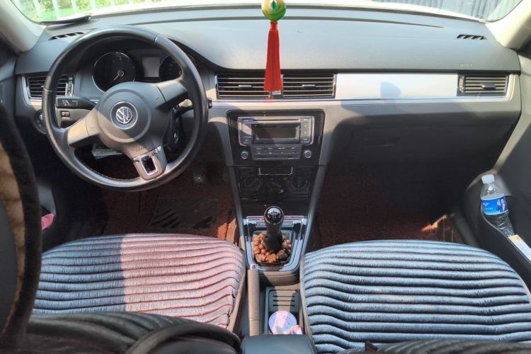 Used Volkswagen Bora 2015 Value Edition 1.6L Manual Fashionable Style Center Console