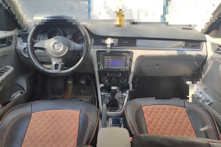 Used Volkswagen Bora 2015 Value Edition 1.6L Manual Fashionable Style Center Console