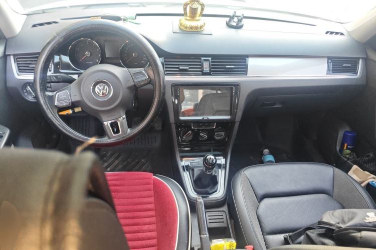 Used Volkswagen Bora 2015 Zhuihui Edition 1.6L Manual Comfort Model Center Console