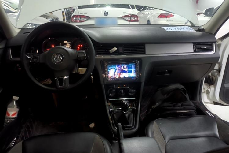 Used Volkswagen Bora 2015 Zhuihui Edition 1.6L Manual Comfort Model Center Console