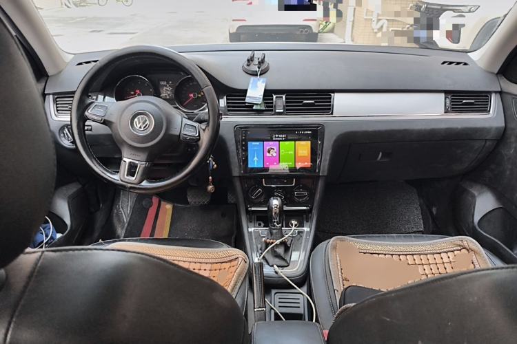 Used Volkswagen Bora 2015 Value Edition 1.6L Automatic Comfort Version Center Console