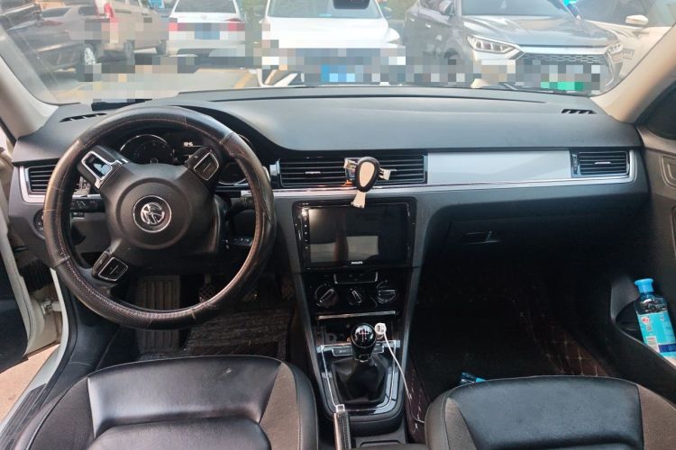 Used Volkswagen Bora 2015 Zhuihui Edition 1.6L Manual Comfort Model Center Console