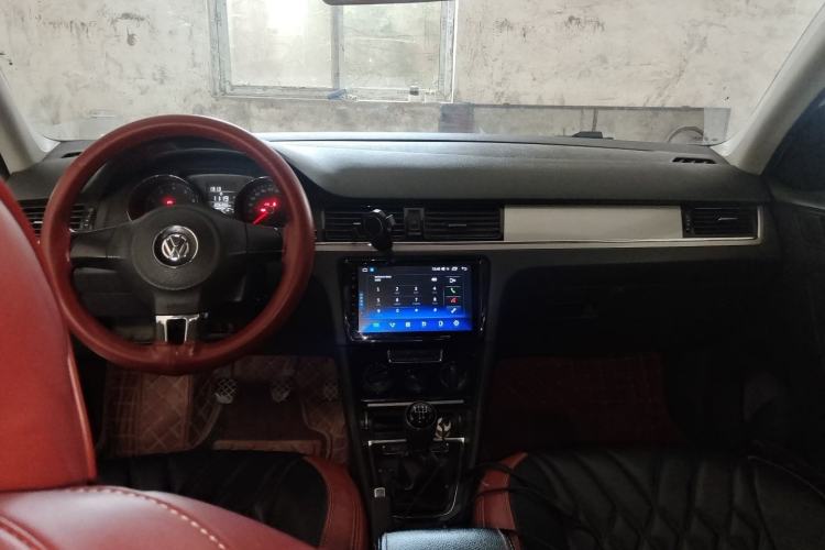 Used Volkswagen Bora 2015 Value Edition 1.6L Manual Fashionable Style Center Console