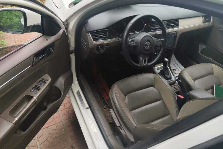 Used Volkswagen Bora 2015 Value Edition 1.6L Automatic Comfort Version Driver Seat