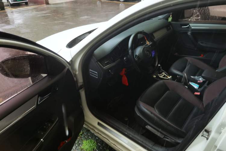 Used Volkswagen Bora 2015 Value Edition 1.4TSI Automatic Sportline Driver Seat