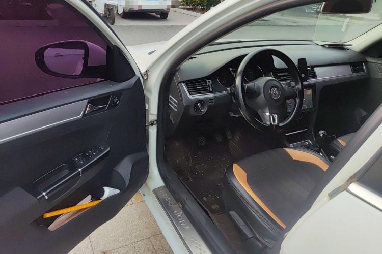 Used Volkswagen Bora 2015 Value Edition 1.6L Manual Fashionable Style Driver Seat