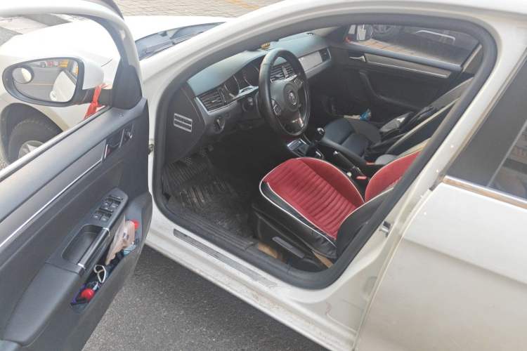 Used Volkswagen Bora 2015 Zhuihui Edition 1.6L Manual Comfort Model Driver Seat
