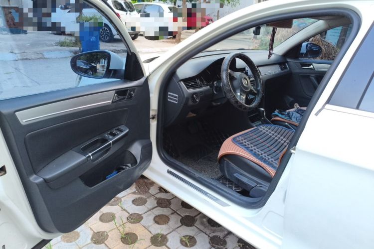 Used Volkswagen Bora 2015 Value Edition 1.6L Automatic Comfort Version Driver Seat