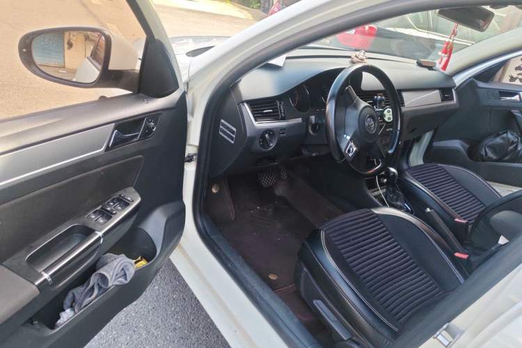 Used Volkswagen Bora 2015 Qihui Edition 1.6L Automatic Fashion Model Driver Seat