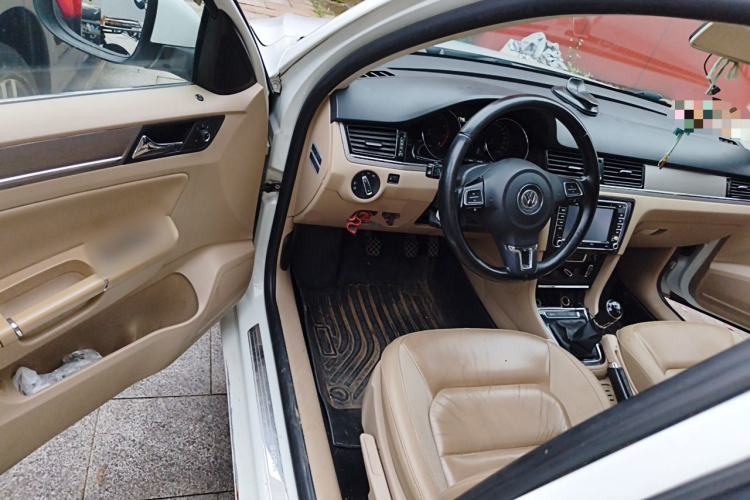 Used Volkswagen Bora 2015 Zhuihui Edition 1.6L Manual Comfort Model Driver Seat